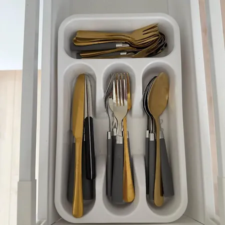 Amaraa Pikk - Feels Better Than Lejlighed