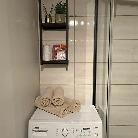 Amaraa Pikk - Feels Better Than *