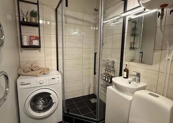 Amaraa Pikk - Feels Better Than